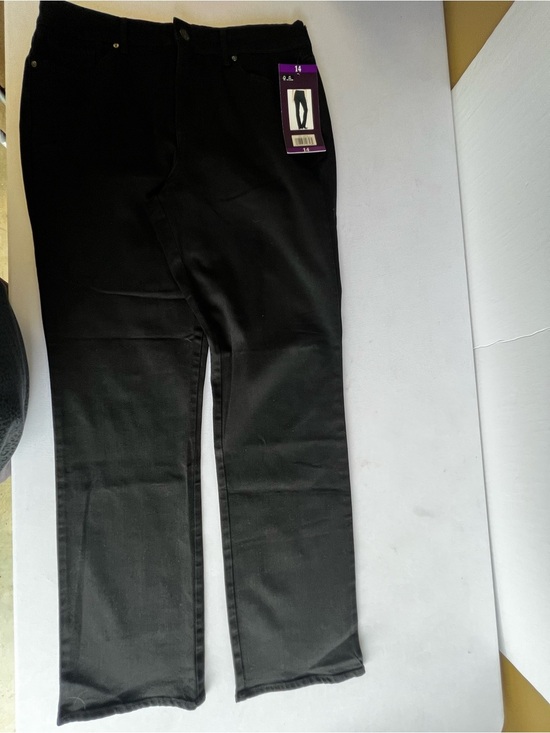 Gloria Vanderbilt Denim - GLORIA VANDERBILT ALLAROUND SLIMMING EFFECT BLACK WASH JEANS.SIZE 14 AVERAGE
NWT